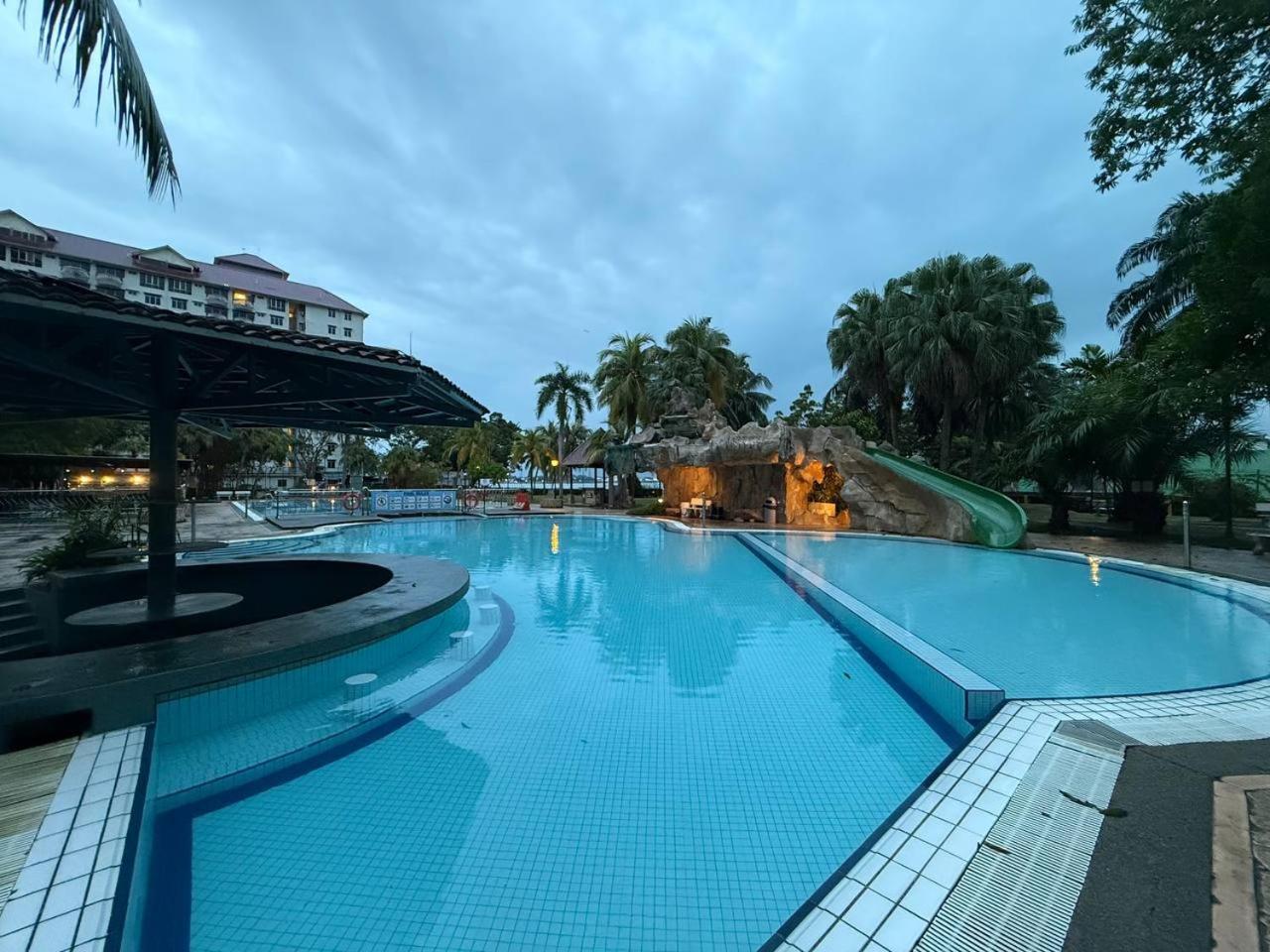 Pangsapuri Ericca 3 Bedroom Seaview Suite, Glory Resort, Pd *